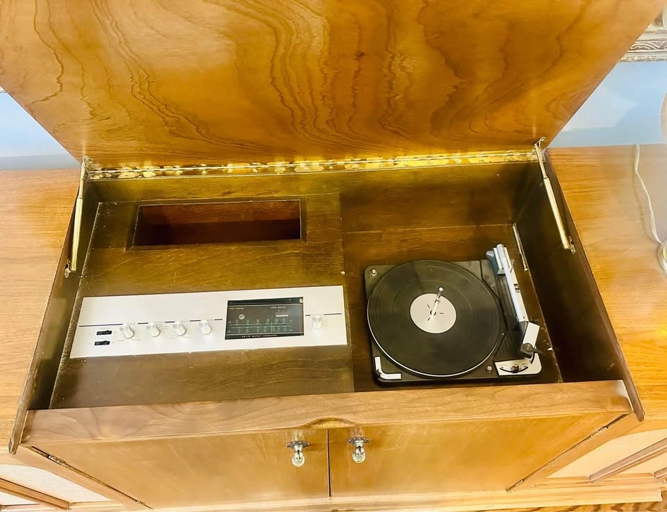 Vintage Solid Wood Stereo Console - photo 5