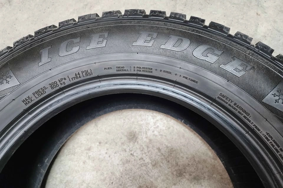 235/60R16 Sumitomo Ice Edge Winter Tires - photo 3