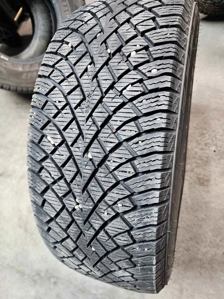 1No. 255/60R18 Hakkapeliitta Winter Tire