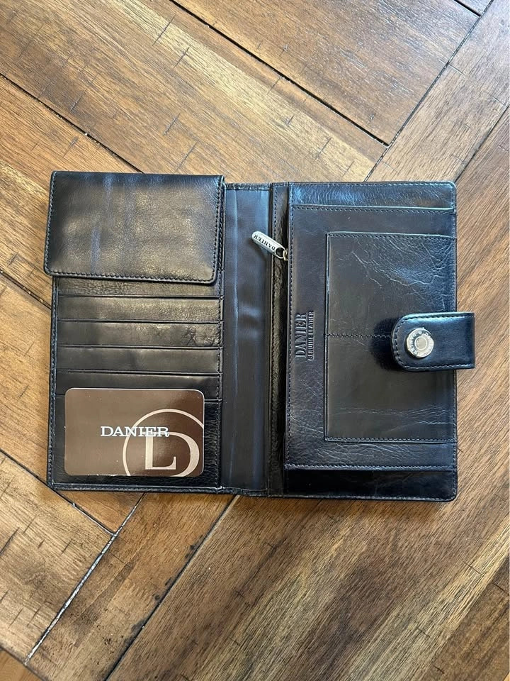 Danier Genuine Leather Wallet Organizer & Pouch Set - photo 4