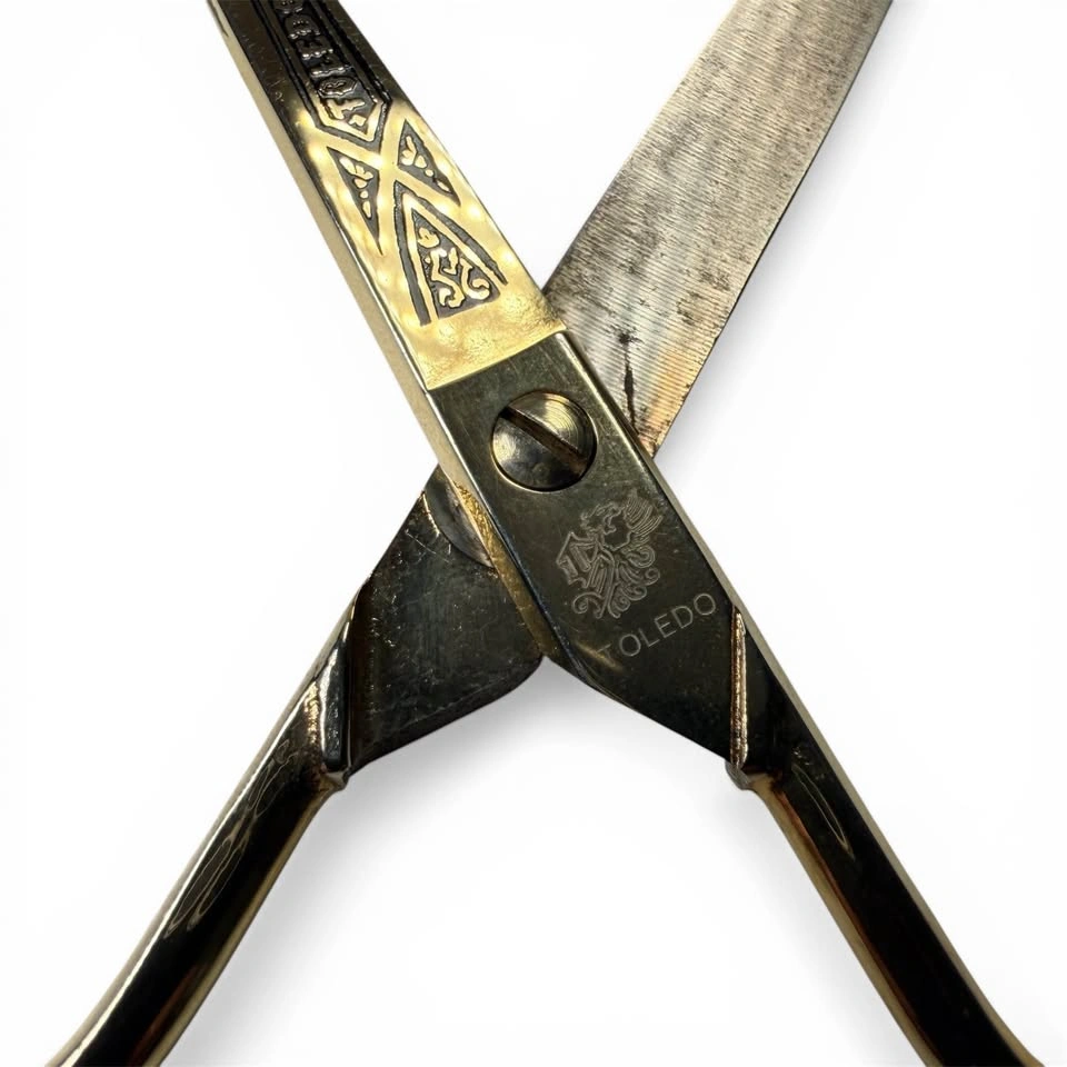 Vintage Gold Tone Toledo Scissors - photo 3