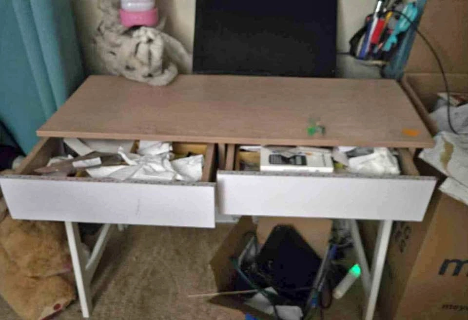 39.4'' White Computer Desk with 2 Drawers & USB Charger