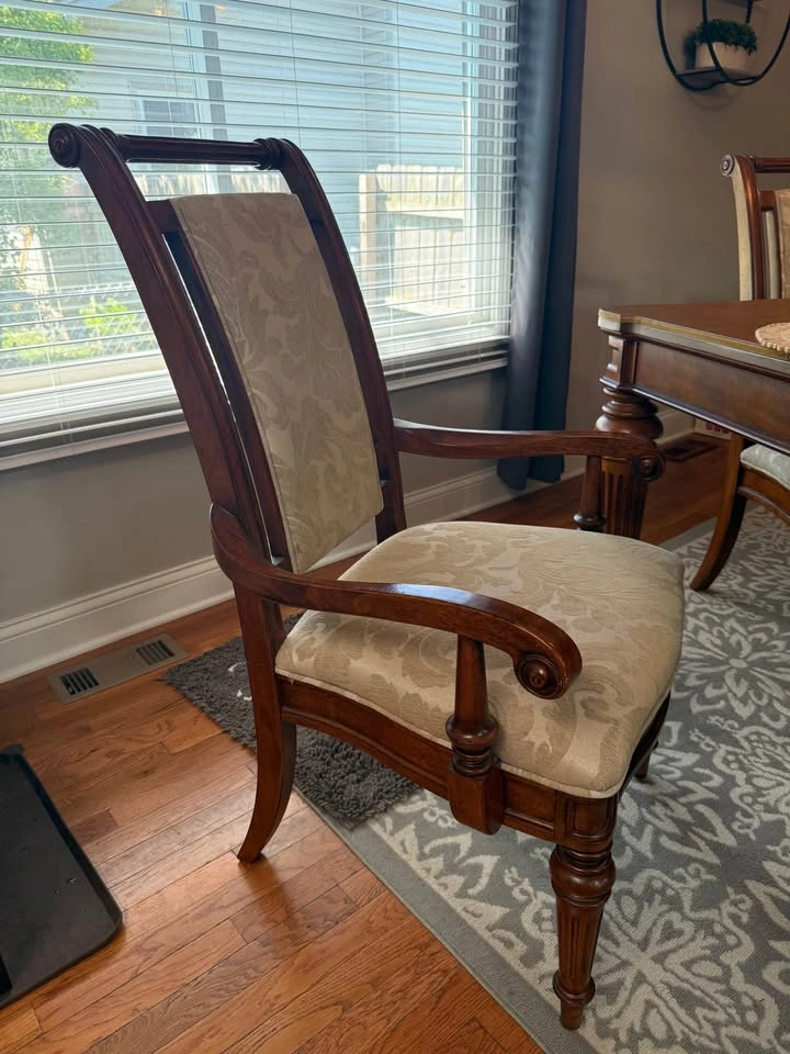 Solid Oak Dining Set with Custom Cover - photo 4