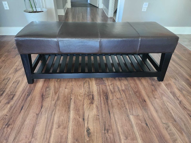 Wooden bench with leather seat