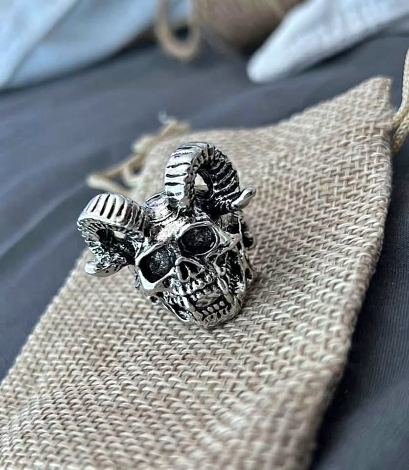 Men’s horned Skull Ring SZ 9