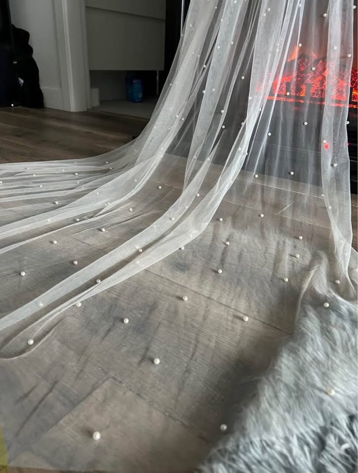 Cathedral Cape Soft White Pearl Veil - photo 3