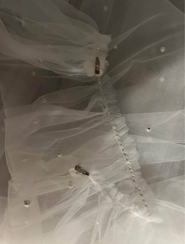 Cathedral Cape Soft White Pearl Veil - photo 5