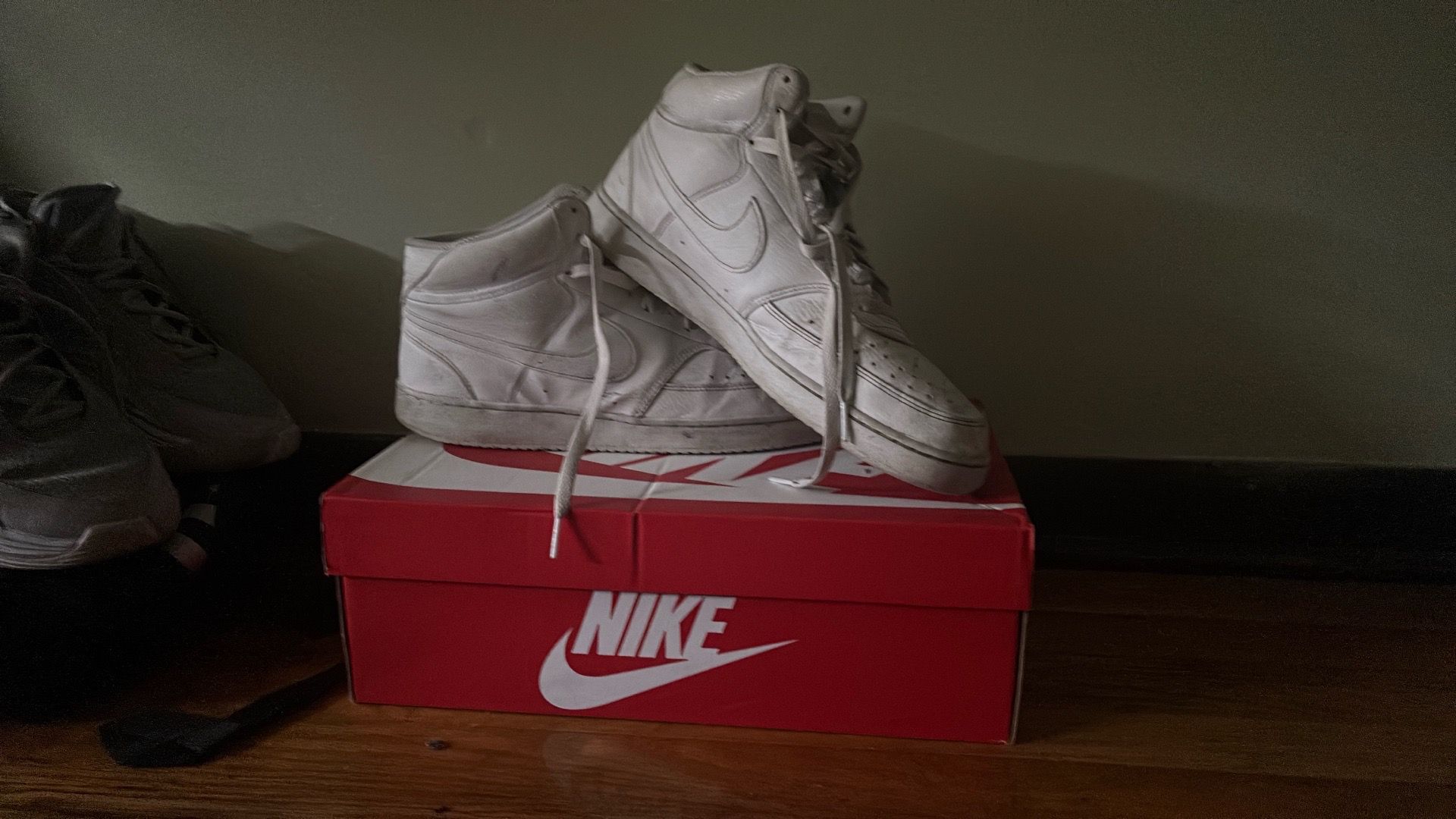 Nike Court Vision Mid White Size 10.5 Men’s