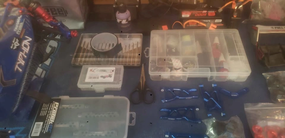 Arrma Typhoon v3 1/8 Scale RC Car w/ Parts & Workbench - photo 3