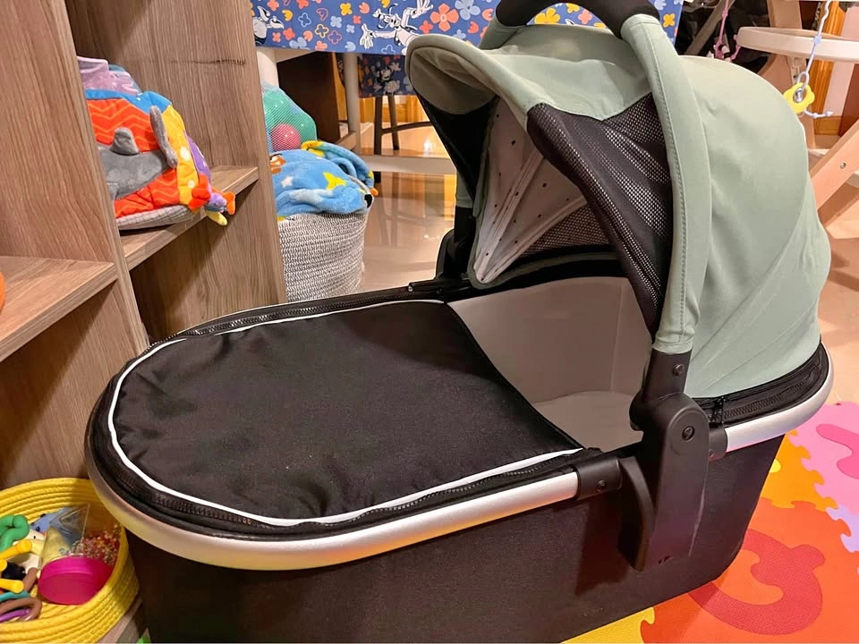 Mockingbird Bassinet Carrycot Black and Green