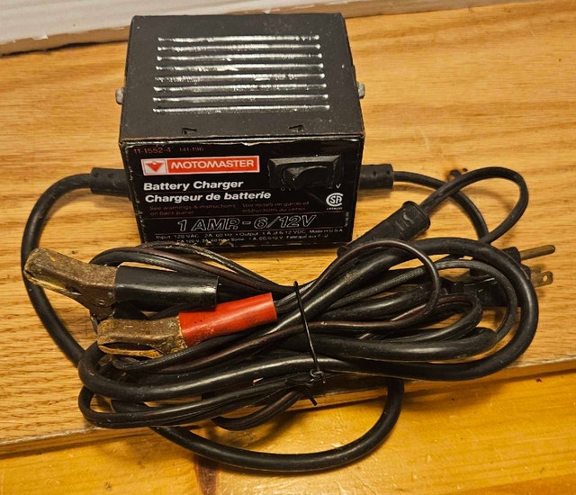 Motormaster 12 Volt Charger - photo 2