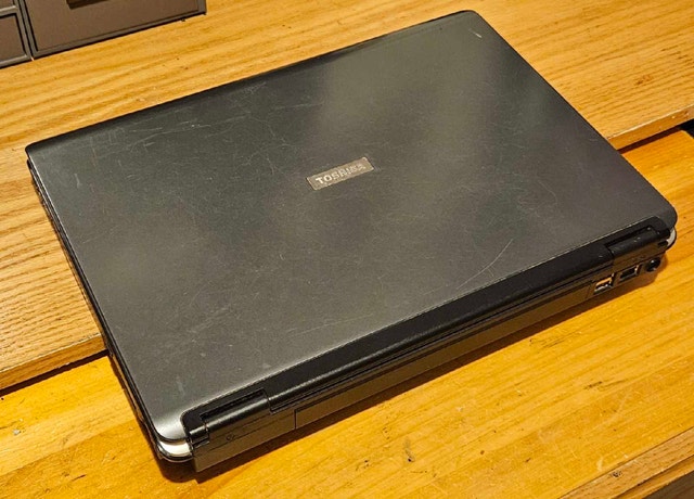 Toshiba Satelite A100 Laptop - photo 3