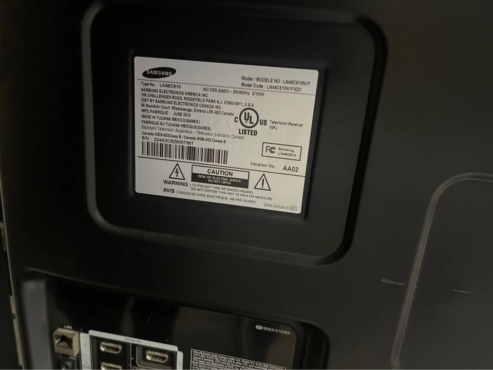 46-Inch Samsung 1080p LCD TV - photo 2