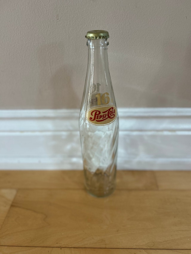 Vintage Pepsi Bottle 16oz Swirl Design - photo 2