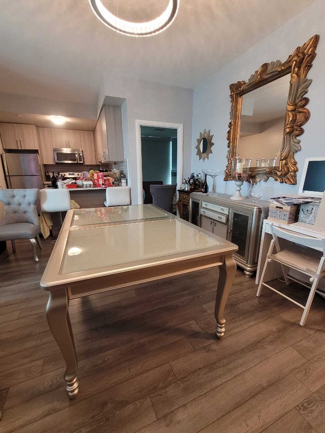 Ashley Furniture Diningroom Table in very GOOD condition - photo 2