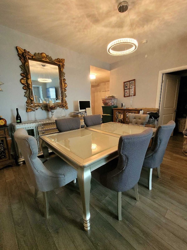 Ashley Furniture Diningroom Table in very GOOD condition - photo 4