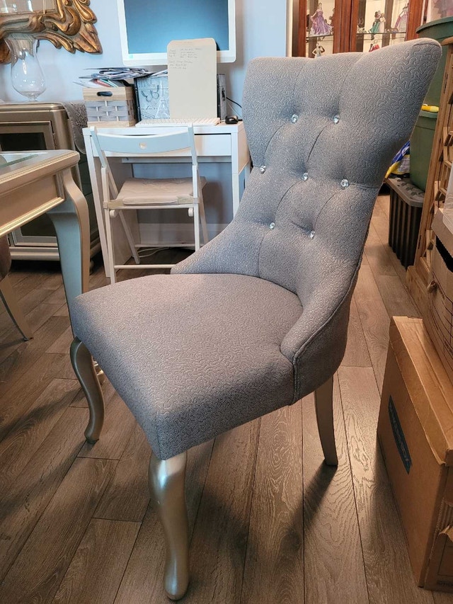 Ashley Furniture 6 Dining Chairs - Very Good Condition