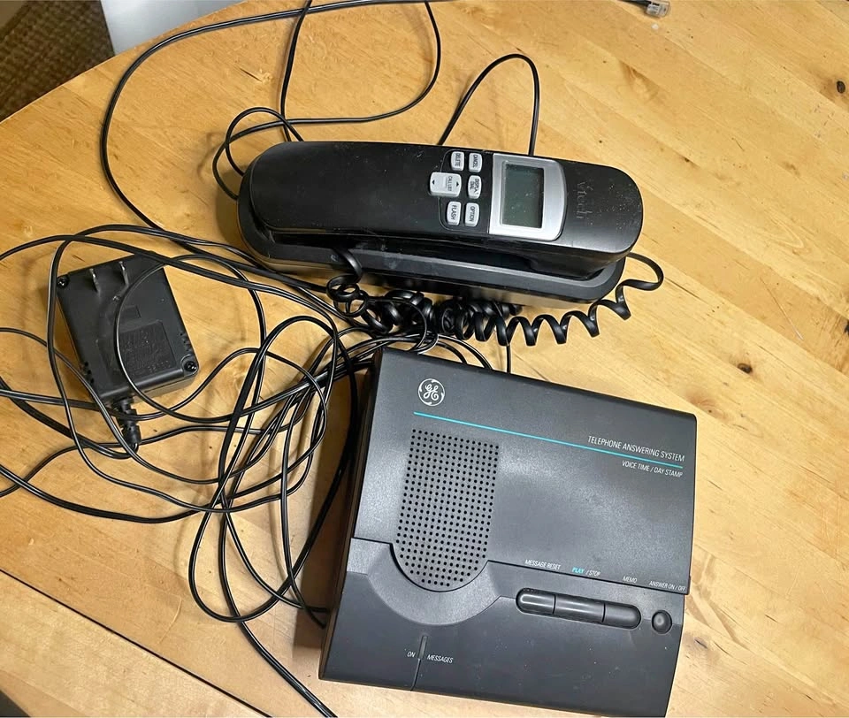 Answering machine with telephone