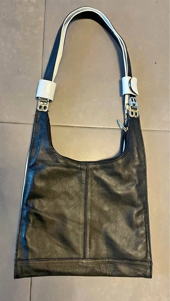 Beautiful reversible black and white vintage leather handbag, ex
