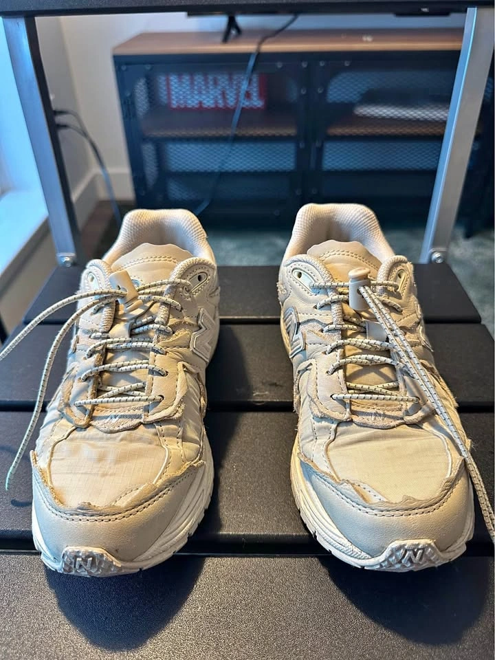 New Balance 2002R – Women’s Size 6