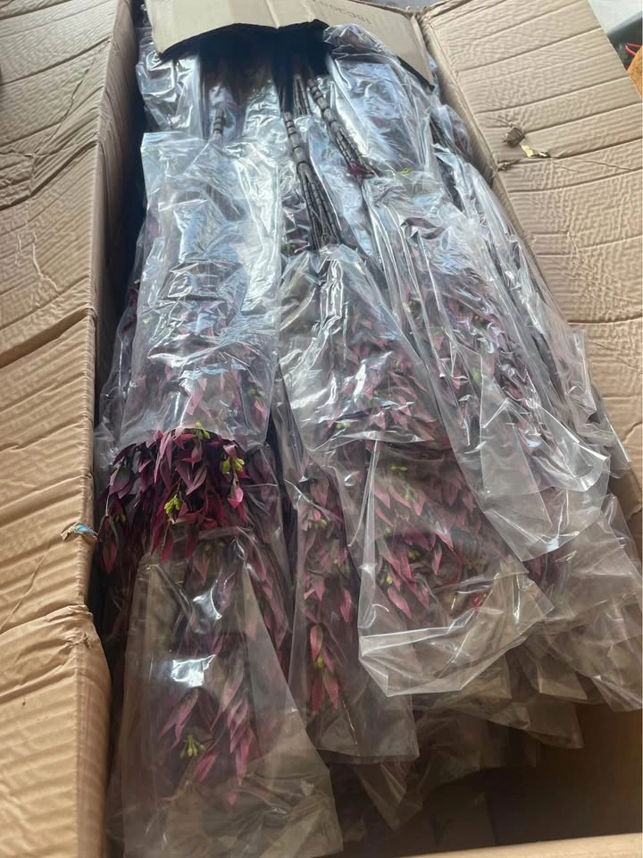 Dozens of new fake leaf decor $1 each - photo 3