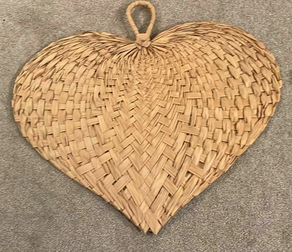 Large 34x36” wicker leaf