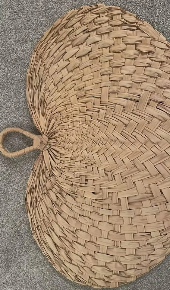 Large 34x36” wicker leaf - photo 2