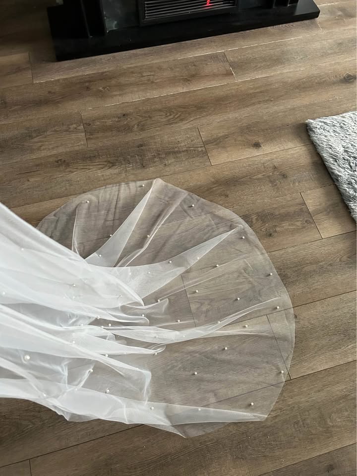 Pearl floor length Veil soft white ivory - photo 5