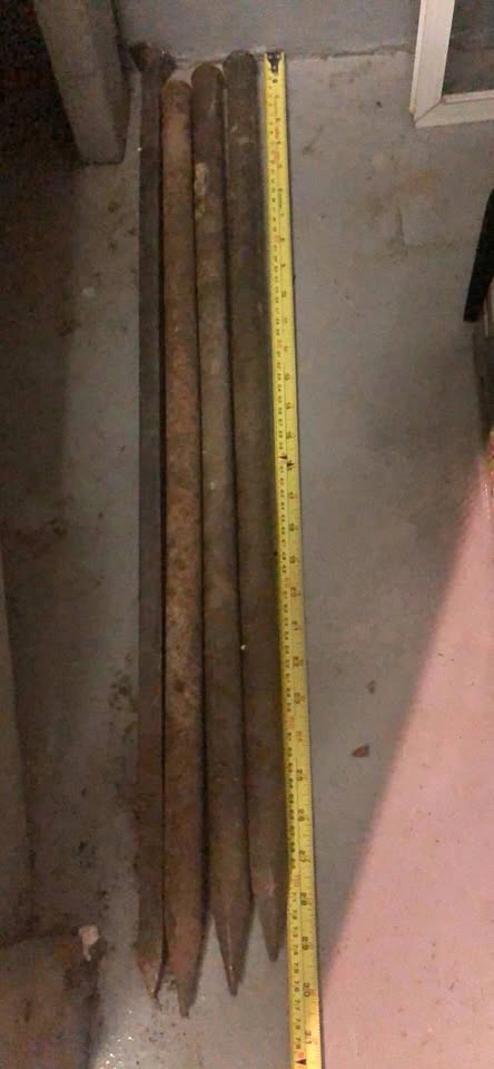 4 Metal Stakes 30 inch