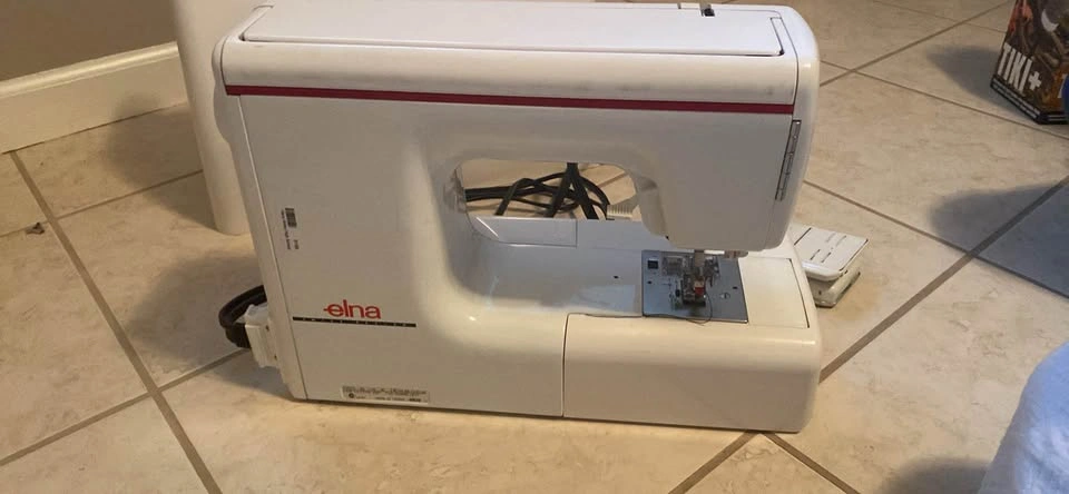 Sewing machine ELNA 3007 - pre owned - photo 2