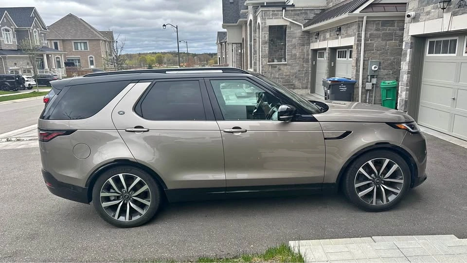 2023 Land Rover Discovery P360 R-Dynamic S