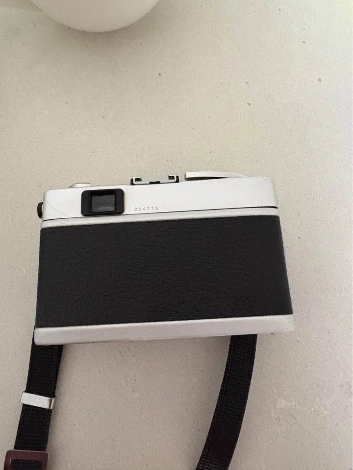 Konica C35 Film Camera - photo 2