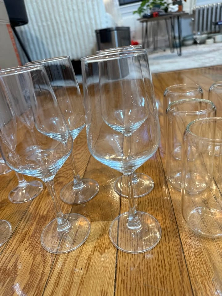 Glassware Set - 6 Tall Glasses, 4 Wine Glasses, 6 Plastic Champa - photo 4