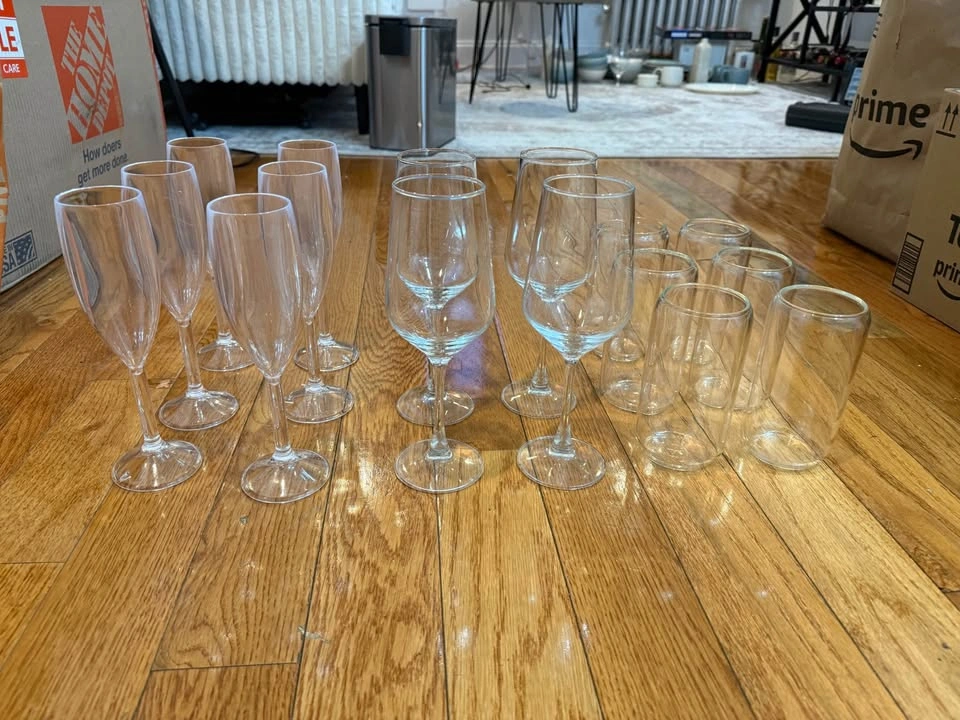 Glassware Set - 6 Tall Glasses, 4 Wine Glasses, 6 Plastic Champa - photo 5