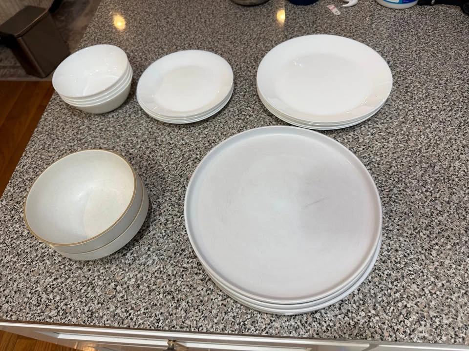 Plates and bowls - photo 2