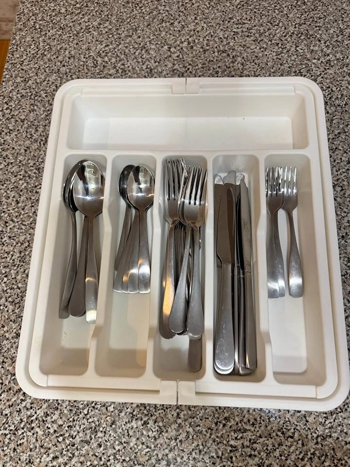 Cutlery + organizer