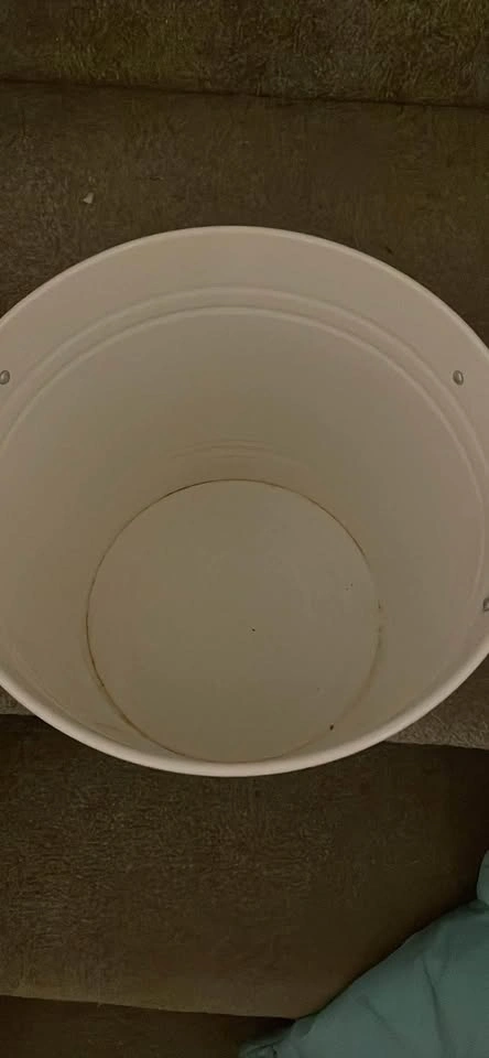Creme colored metal bin 12” tall, 11” wide, good clean condition - photo 2