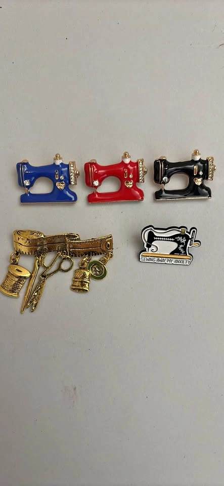 Cute sewing machine pins & crafting brooches set