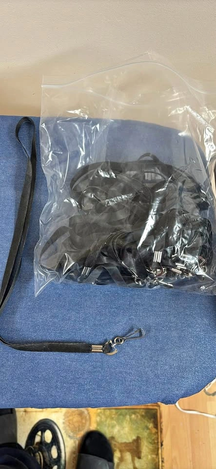 Lots of black lanyards (20)