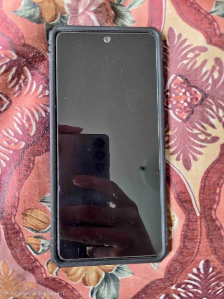 Samsung S20 FE 5G 128GB – Excellent Condition + SD Card & Extras