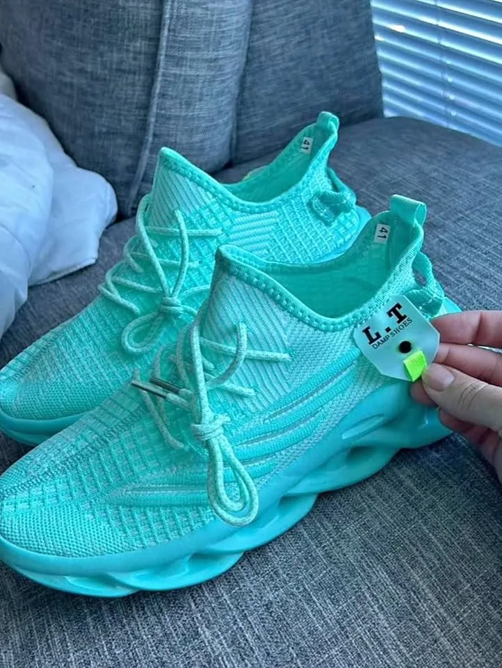 Women’s 9.5 Tiffany’s Green Cloud Shoes thumbnail