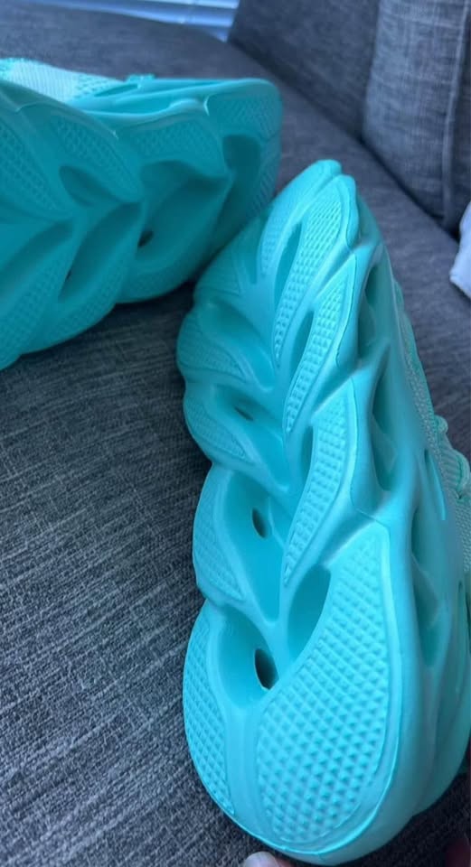 Women’s 9.5 Tiffany’s Green Cloud Shoes - photo 2