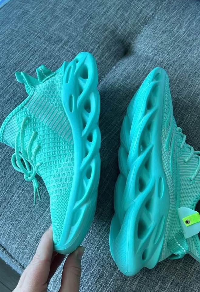Women’s 9.5 Tiffany’s Green Cloud Shoes - photo 3