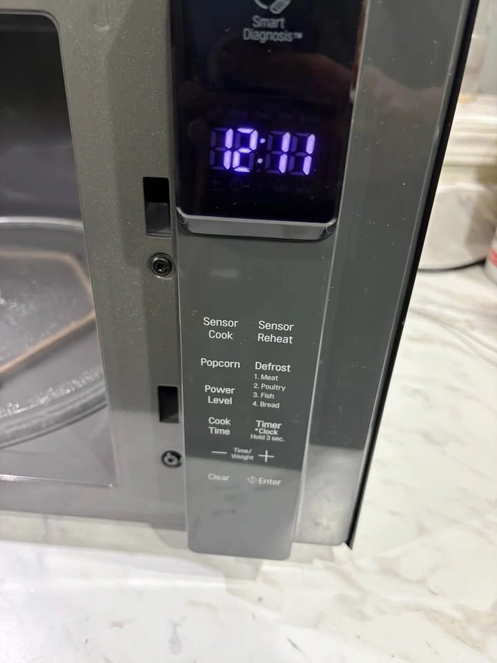 LG Smart Inverter Microwave Oven 1.5 CU.FT. - photo 5