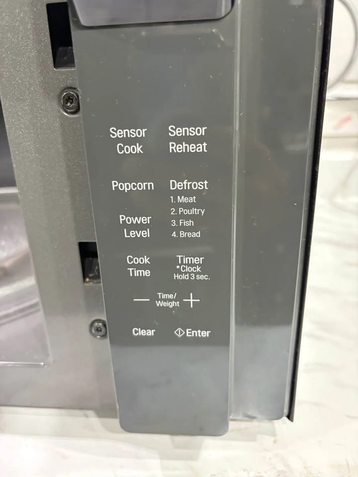 LG Smart Inverter Microwave 1.5 cu ft - photo 3