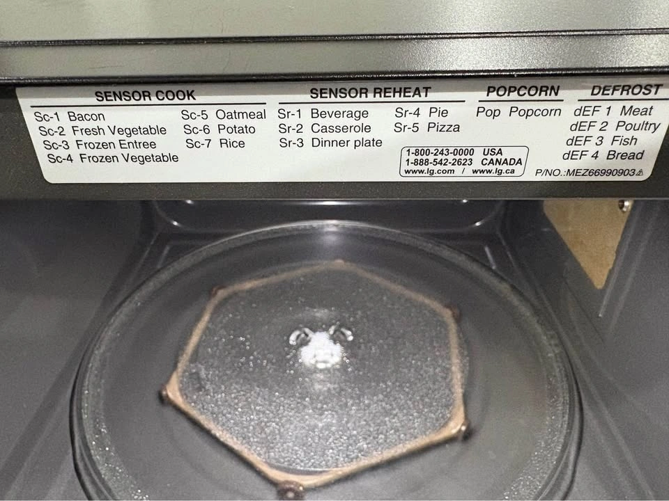 LG Smart Inverter Microwave 1.5 cu ft - photo 4
