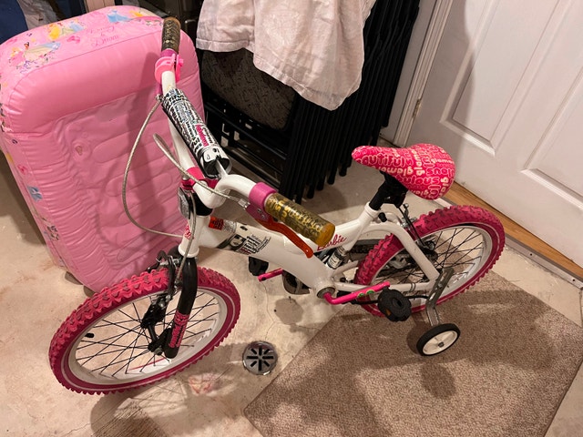 Kid’s bike with training wheels - photo 3