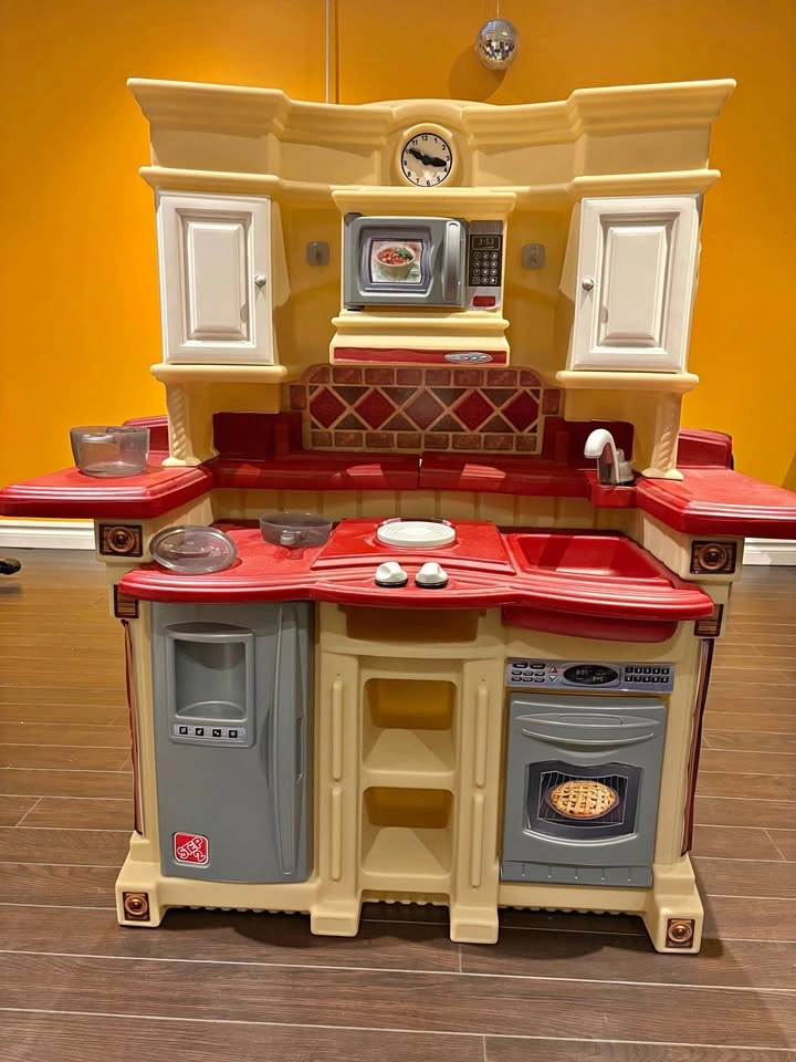 Step2 Party Time Kitchen - Interactive Electronic Burners