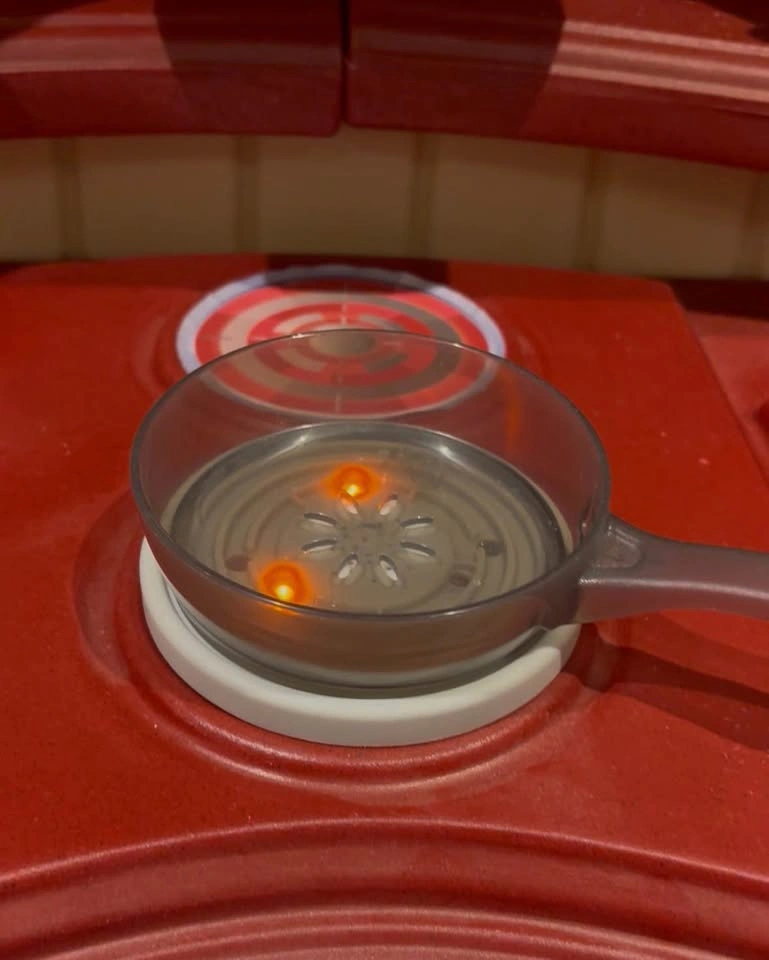 Step2 Party Time Kitchen - Interactive Electronic Burners - photo 4