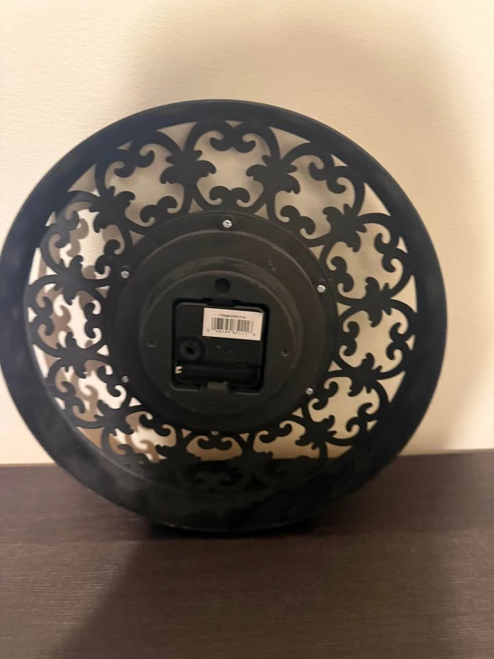Moving Sale: Old Style Clock - photo 2